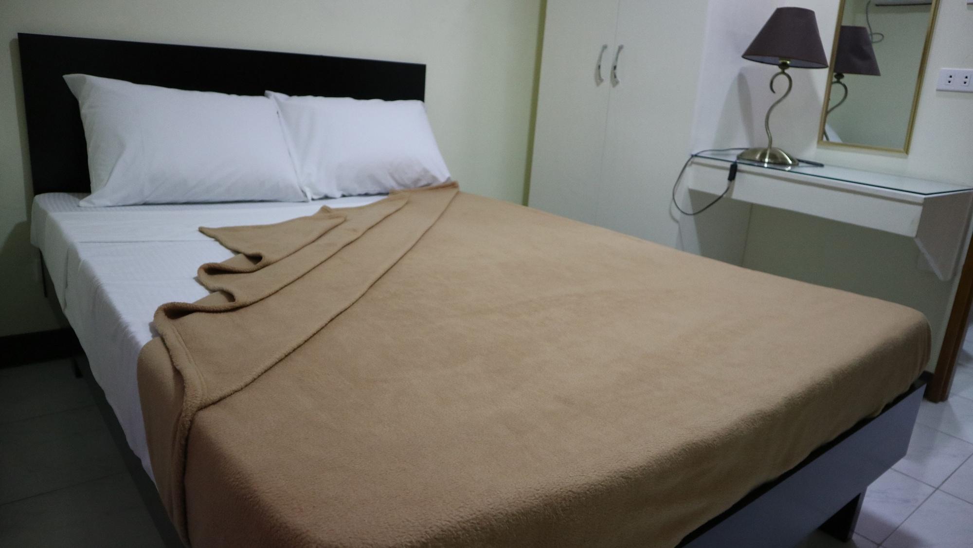 Doniti Suites And Events Place Mandaluyong Esterno foto