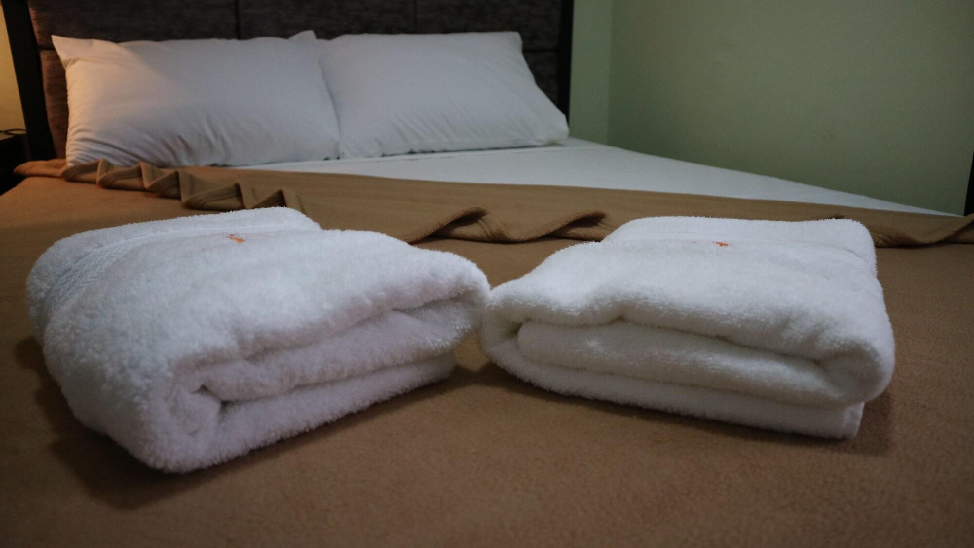 Doniti Suites And Events Place Mandaluyong Esterno foto