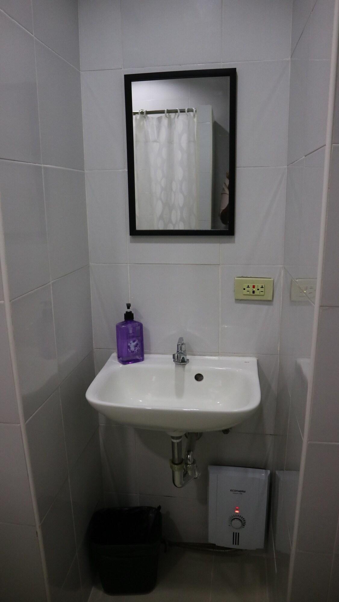 Doniti Suites And Events Place Mandaluyong Esterno foto