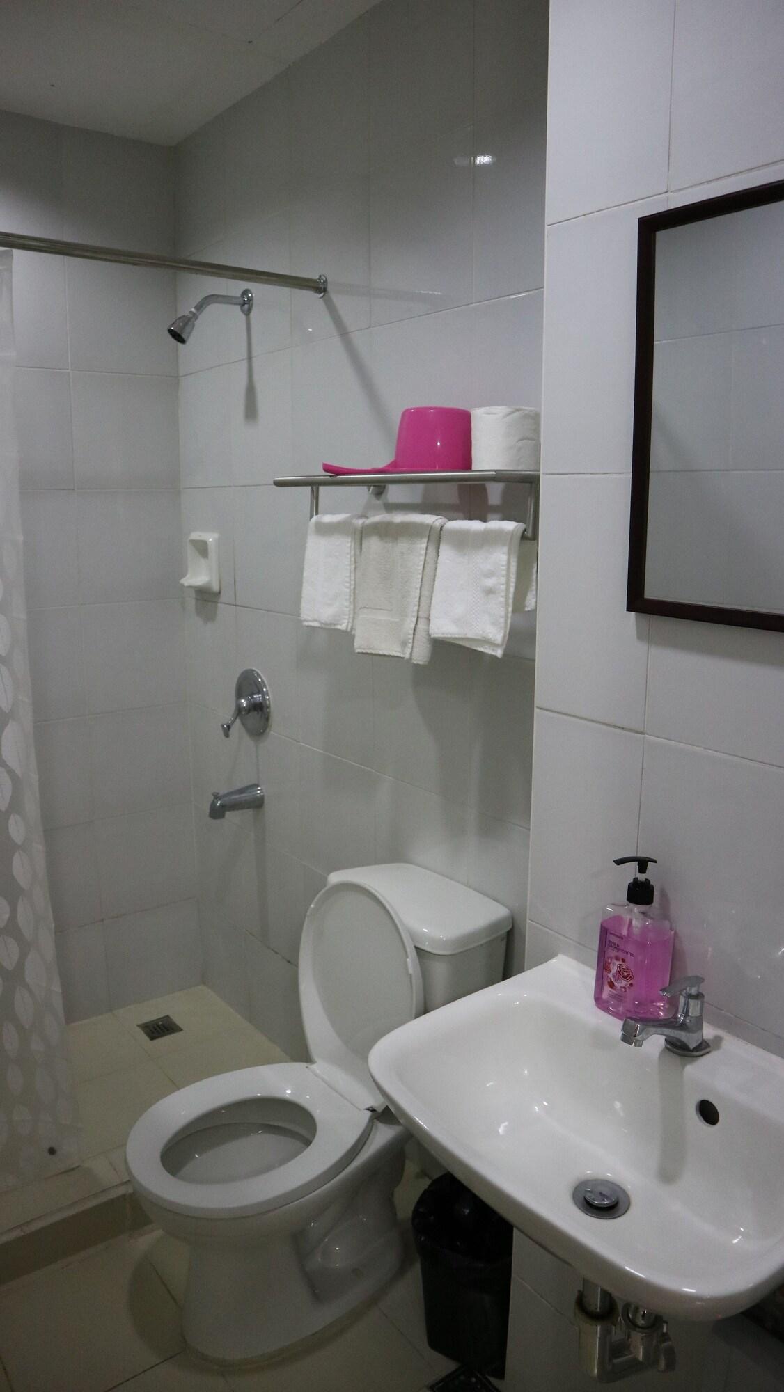 Doniti Suites And Events Place Mandaluyong Esterno foto
