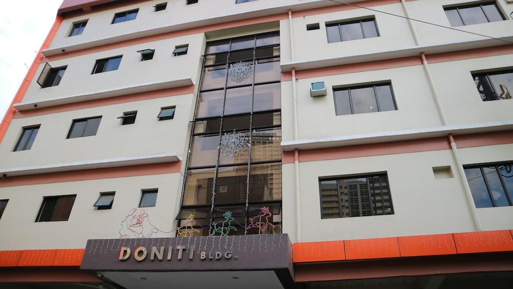 Doniti Suites And Events Place Mandaluyong Esterno foto