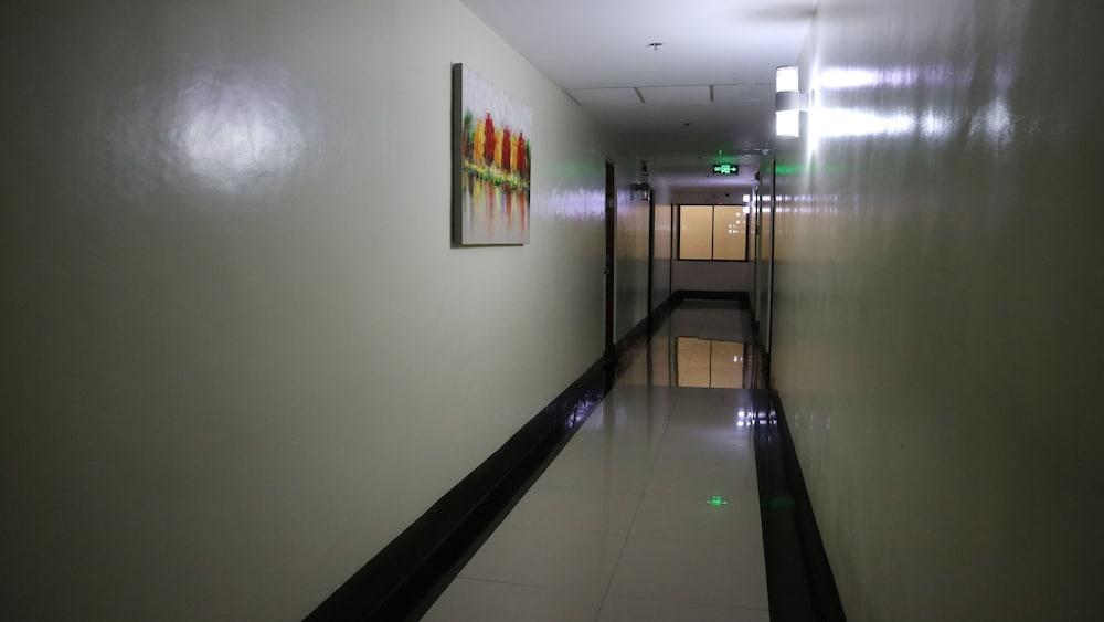 Doniti Suites And Events Place Mandaluyong Esterno foto