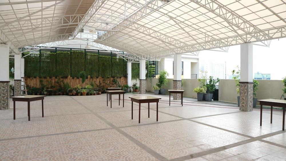 Doniti Suites And Events Place Mandaluyong Esterno foto