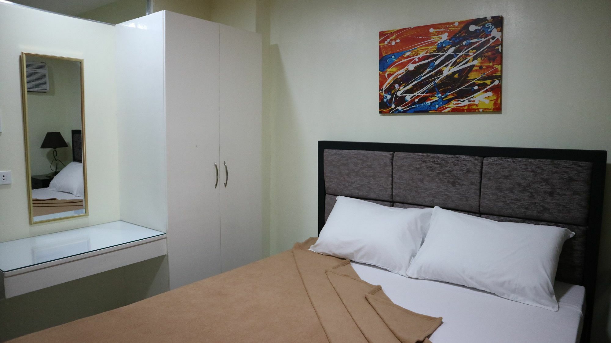 Doniti Suites And Events Place Mandaluyong Esterno foto