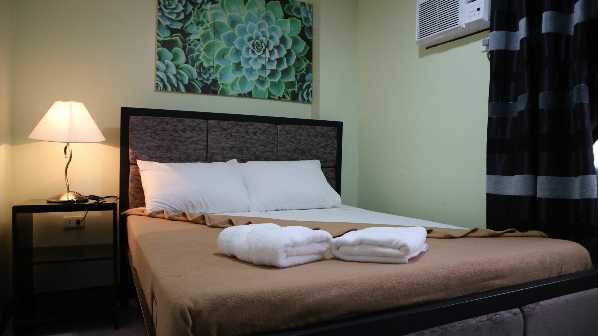 Doniti Suites And Events Place Mandaluyong Esterno foto